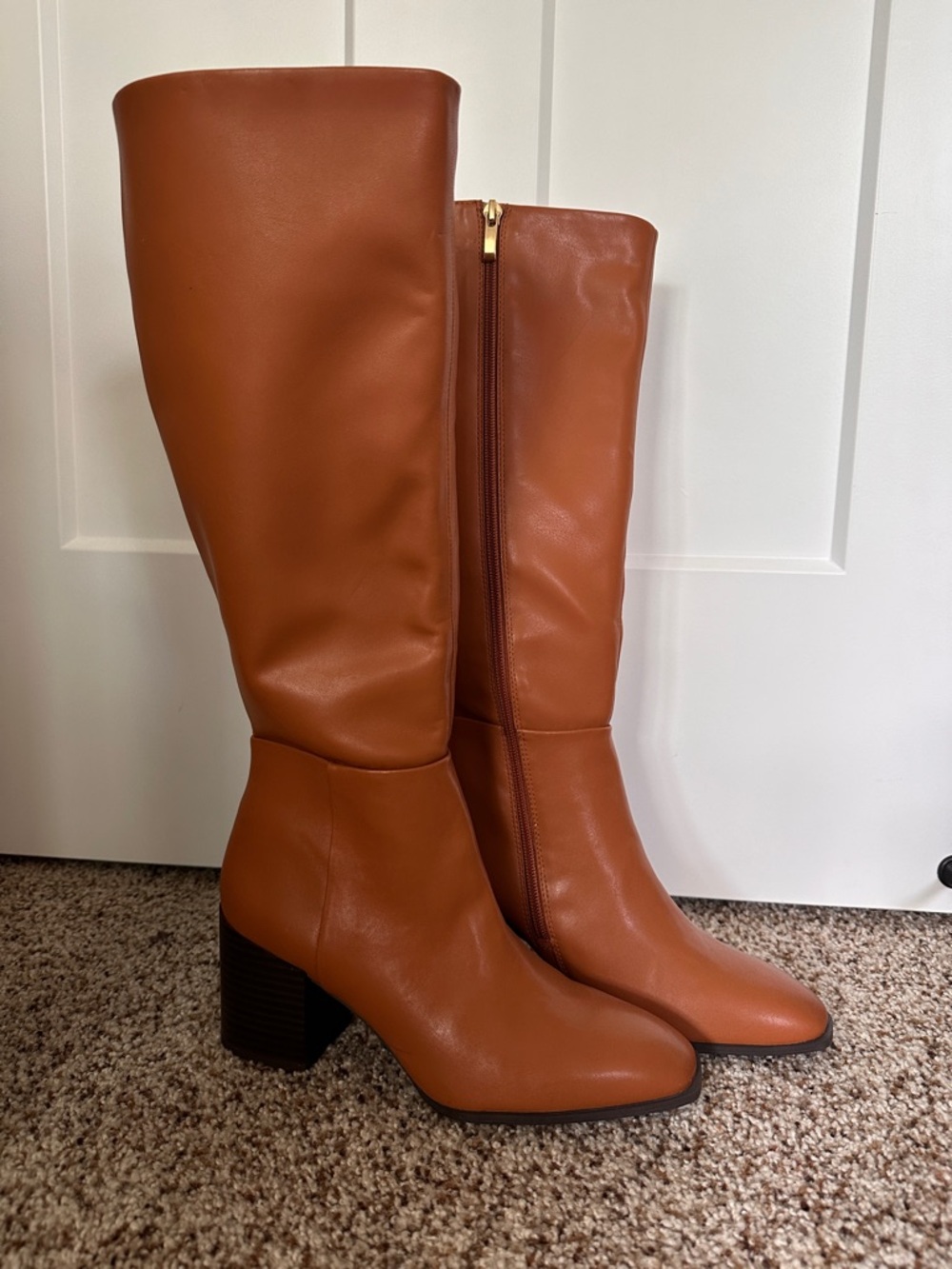 Under knee Carmel boots with heels size 7